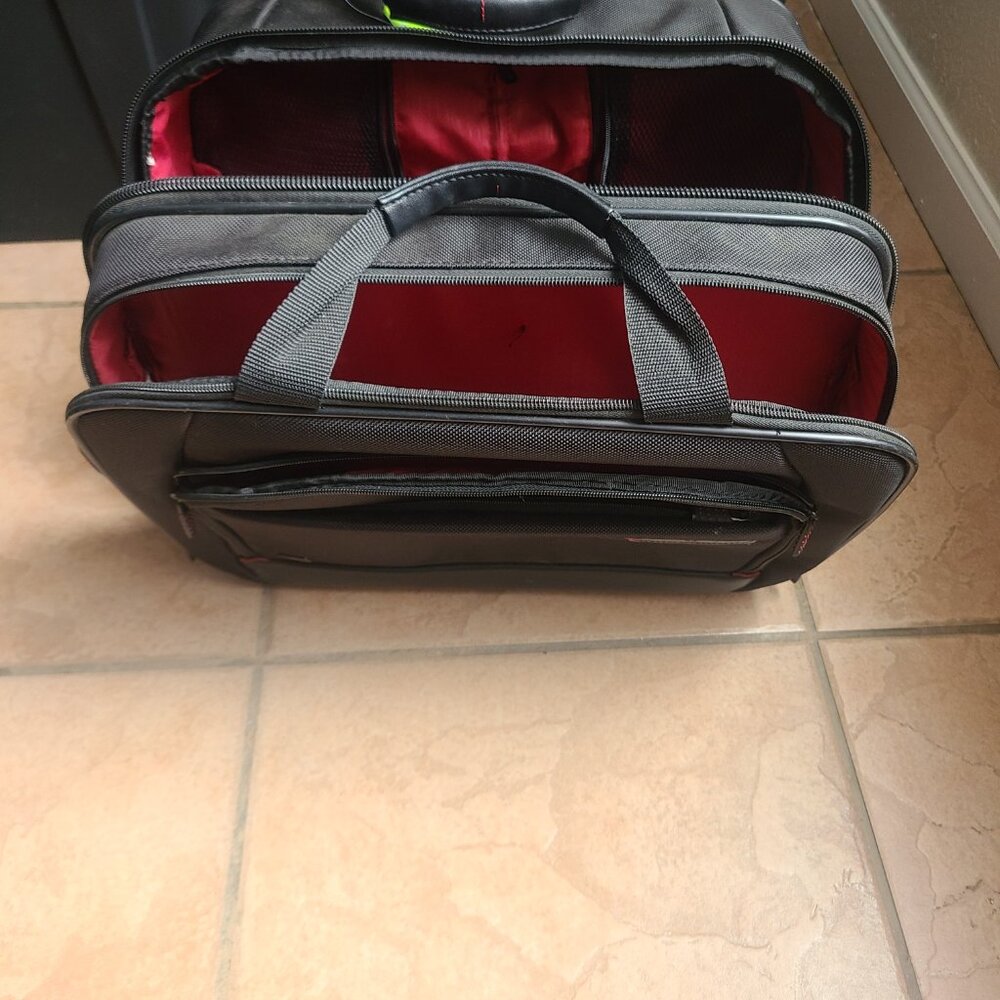 Samsonite Classic Business Laptop Rolling Briefcase - Picture 4 of 10